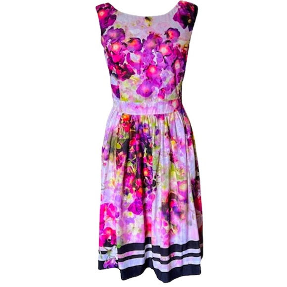 Liz Claiborne Dresses & Skirts - Liz Claiborne Floral Dress 💜🌸